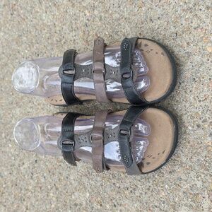 Taos Tribute 2 Leather Strappy Slip On Sandals Size 8